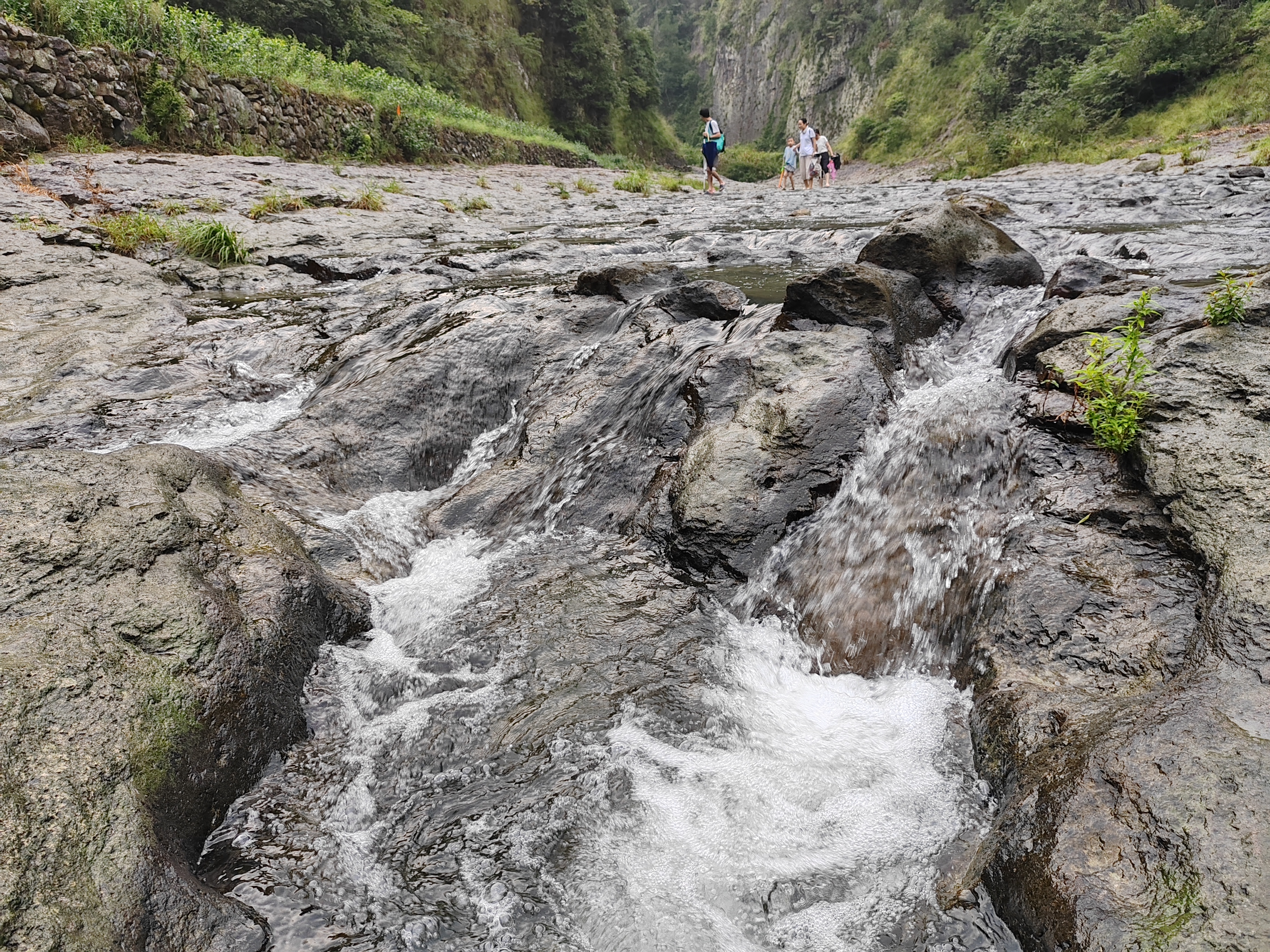 walk-in-the-creek-of-anshan